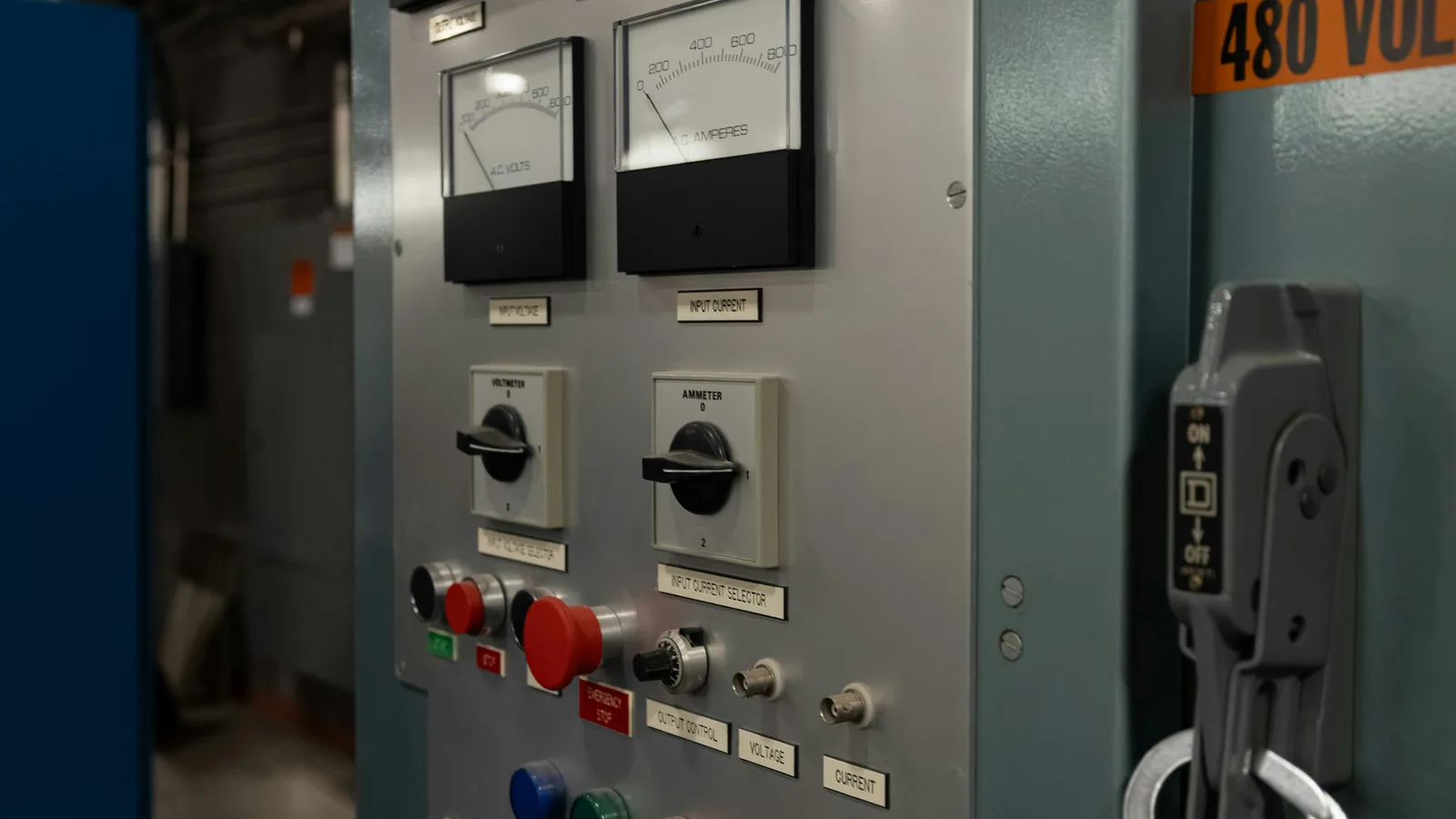 PLC vs. PAC vs. IPC: Choosing the Right Controller for Your Conveyor System